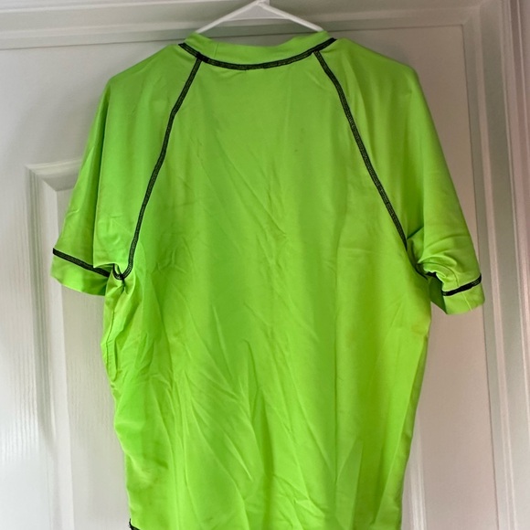Green Ron Jon's  2X rash guard - Picture 2 of 3